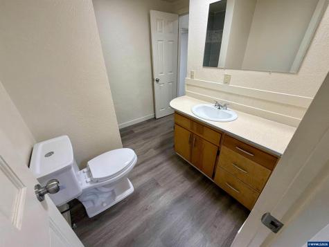 1396 Waller Street SE Salem OR 97302-1457