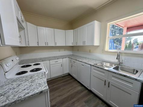 1396 Waller Street SE Salem OR 97302-1457