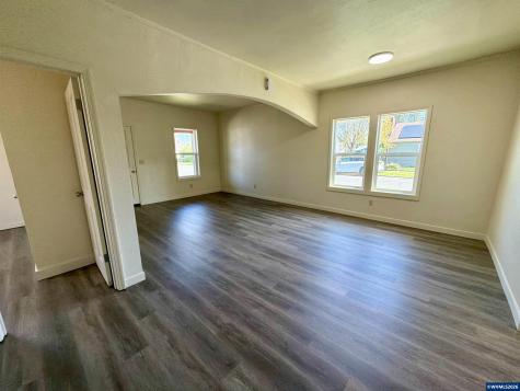 1396 Waller Street SE Salem OR 97302-1457