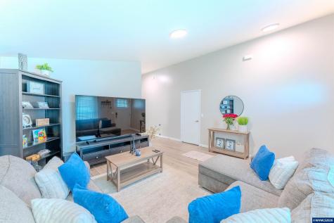 910 Kauai Street SE Salem OR 97317