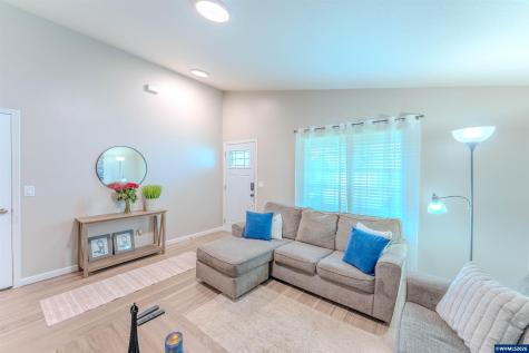 910 Kauai Street SE Salem OR 97317