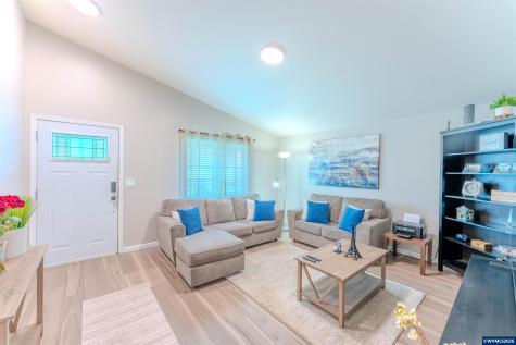 910 Kauai Street SE Salem OR 97317