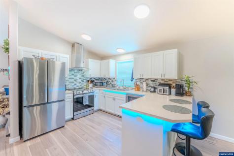 910 Kauai Street SE Salem OR 97317