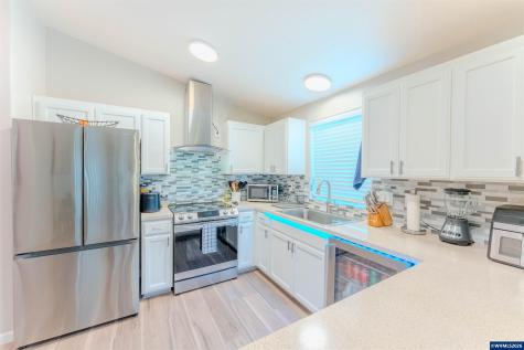 910 Kauai Street SE Salem OR 97317