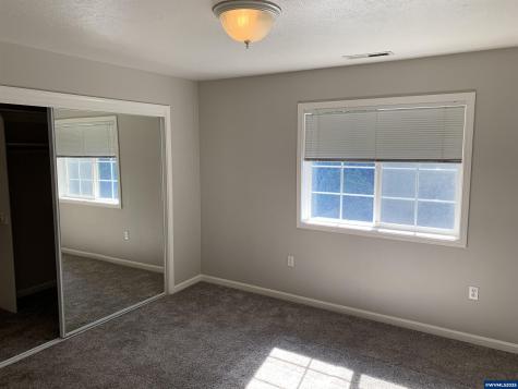 2038 West Park Court NW Salem OR 97304