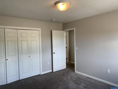 2038 West Park Court NW Salem OR 97304