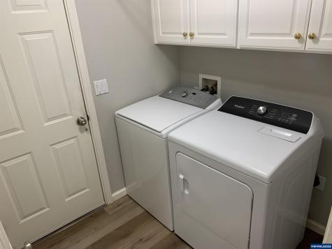 2038 West Park Court NW Salem OR 97304