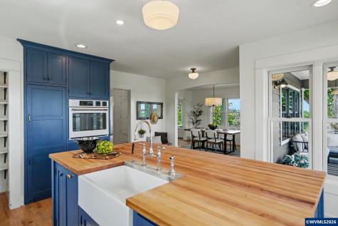 17135 Herigstad Road NE Silverton OR 97381