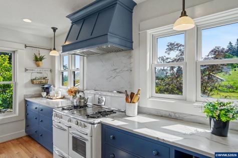 17135 Herigstad Road NE Silverton OR 97381