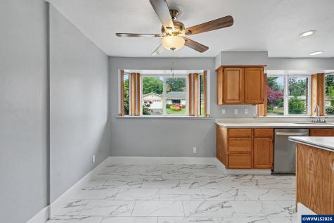 4094 Barrett Street S Salem OR 97302