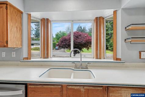 4094 Barrett Street S Salem OR 97302