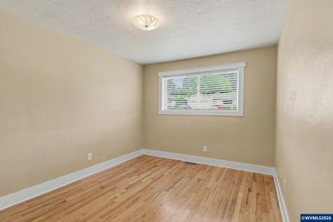 4094 Barrett Street S Salem OR 97302