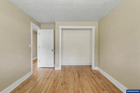 4094 Barrett Street S Salem OR 97302