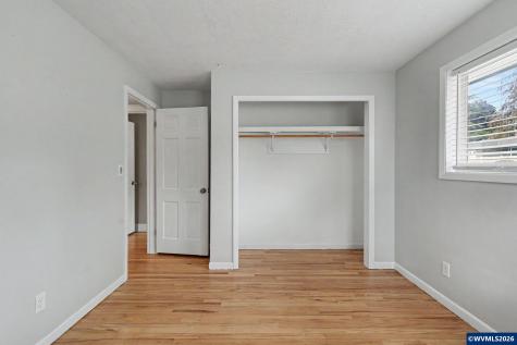 4094 Barrett Street S Salem OR 97302