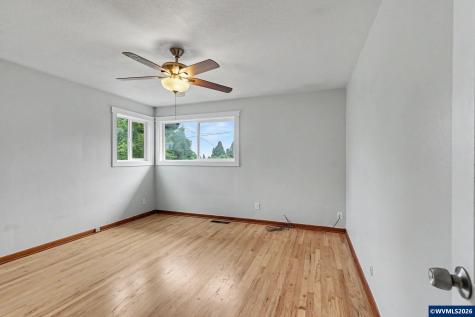 4094 Barrett Street S Salem OR 97302