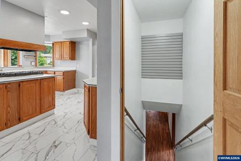4094 Barrett Street S Salem OR 97302