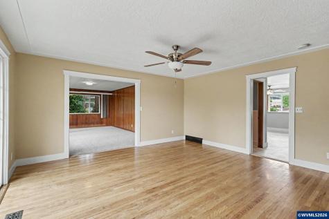 4094 Barrett Street S Salem OR 97302