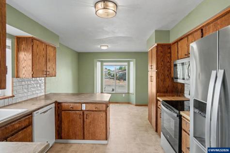 221 W Lincoln Street Carlton OR 97111