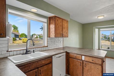 221 W Lincoln Street Carlton OR 97111