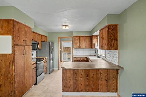 221 W Lincoln Street Carlton OR 97111