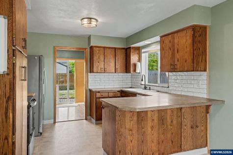 221 W Lincoln Street Carlton OR 97111