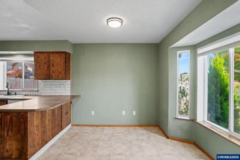 221 W Lincoln Street Carlton OR 97111