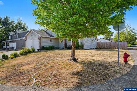 221 W Lincoln Street Carlton OR 97111