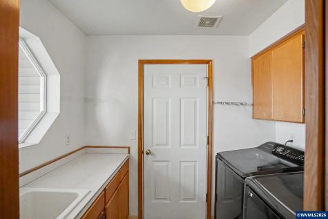 221 W Lincoln Street Carlton OR 97111