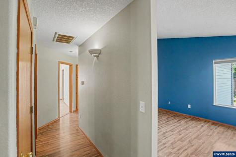 221 W Lincoln Street Carlton OR 97111