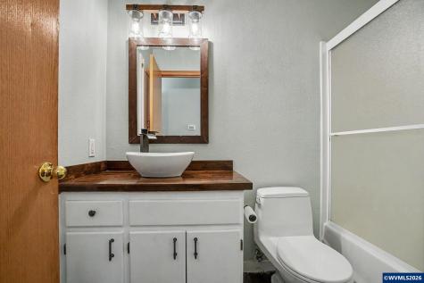 221 W Lincoln Street Carlton OR 97111
