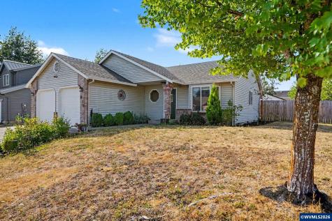 221 W Lincoln Street Carlton OR 97111