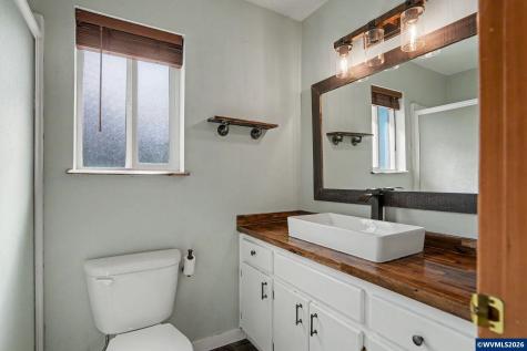 221 W Lincoln Street Carlton OR 97111