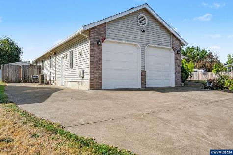 221 W Lincoln Street Carlton OR 97111