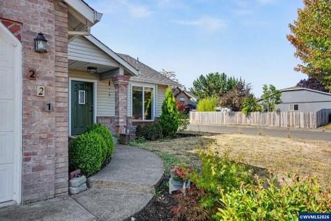 221 W Lincoln Street Carlton OR 97111