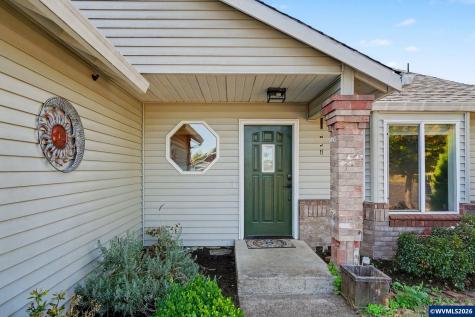 221 W Lincoln Street Carlton OR 97111