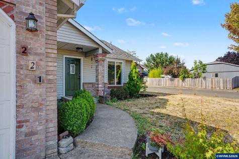 221 W Lincoln Street Carlton OR 97111