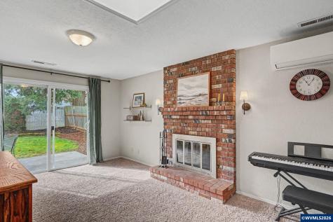 1036 Charlene Street S Salem OR 97306