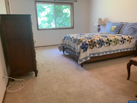 1619 Nut Tree Drive NW Salem OR 97304