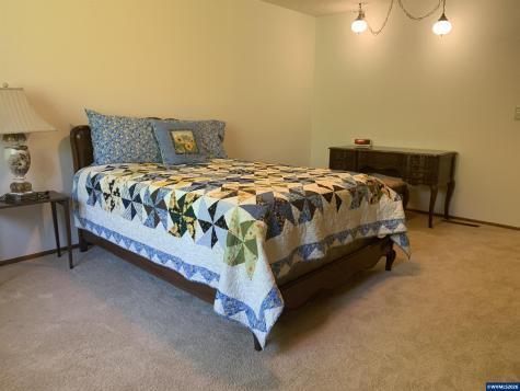 1619 Nut Tree Drive NW Salem OR 97304