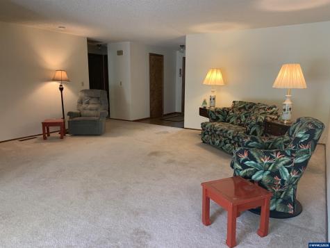 1619 Nut Tree Drive NW Salem OR 97304