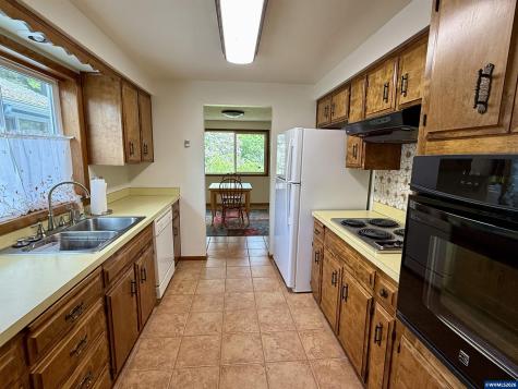 1619 Nut Tree Drive NW Salem OR 97304