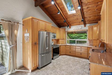9855 Liberty Road S Salem OR 97306