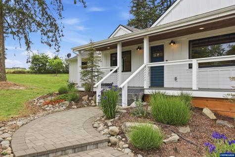 5801 NE Abbey Road Carlton OR 97111