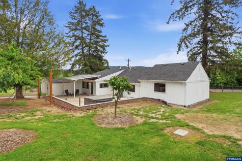 5801 NE Abbey Road Carlton OR 97111