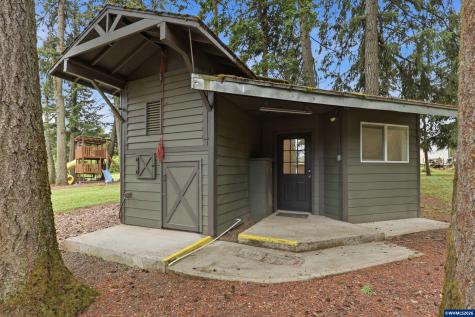 5801 NE Abbey Road Carlton OR 97111
