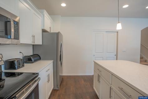 516 Churchill Downs Street SE Albany OR 97322