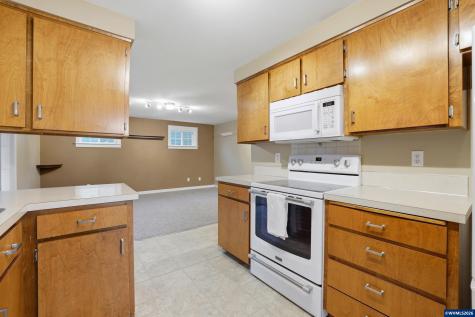 1967 Astor Way Woodburn OR 97071
