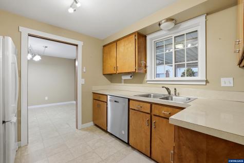 1967 Astor Way Woodburn OR 97071