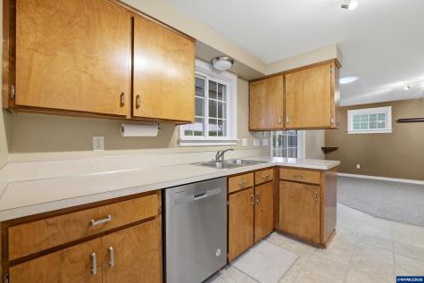 1967 Astor Way Woodburn OR 97071