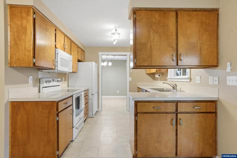 1967 Astor Way Woodburn OR 97071